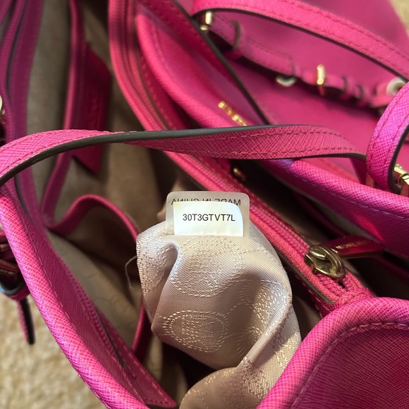 Michael Kors Tote Fuschia - Picture 7 of 9